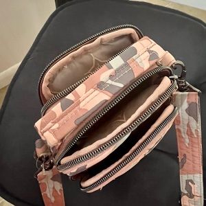 NWOT Lug N/S Convertible Crossbody Hip Pouch Skeeter Mini in Camo Rose